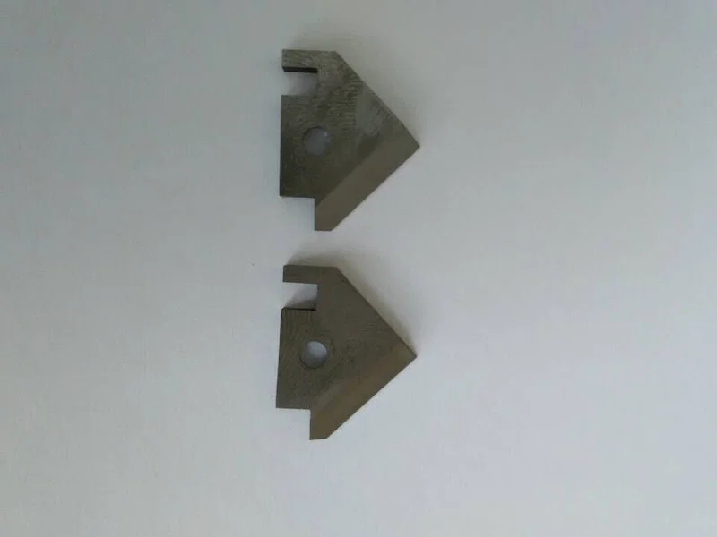 Mesin pelucutan dawai sepaksi untuk bilah berputar