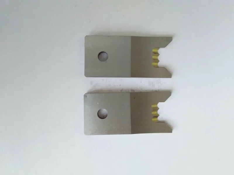 Mesin pelucutan dawai sepaksi untuk bilah berputar