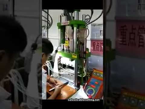 Mesin Acuan Suntikan Kecil: Membentuk Kabel USB Putih dengan Tepat