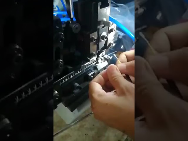 Mesin Crimping Terminal Acuan Lurus untuk Kabel Berperisai Pelbagai Teras - Pengupas & Crimper Tunggal