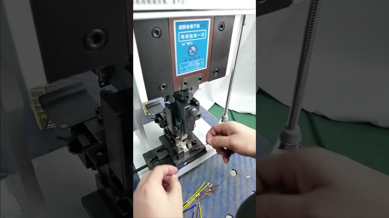 Terminal Crimping Machine with U-Shaped Mold - High Precision, Easy to Use